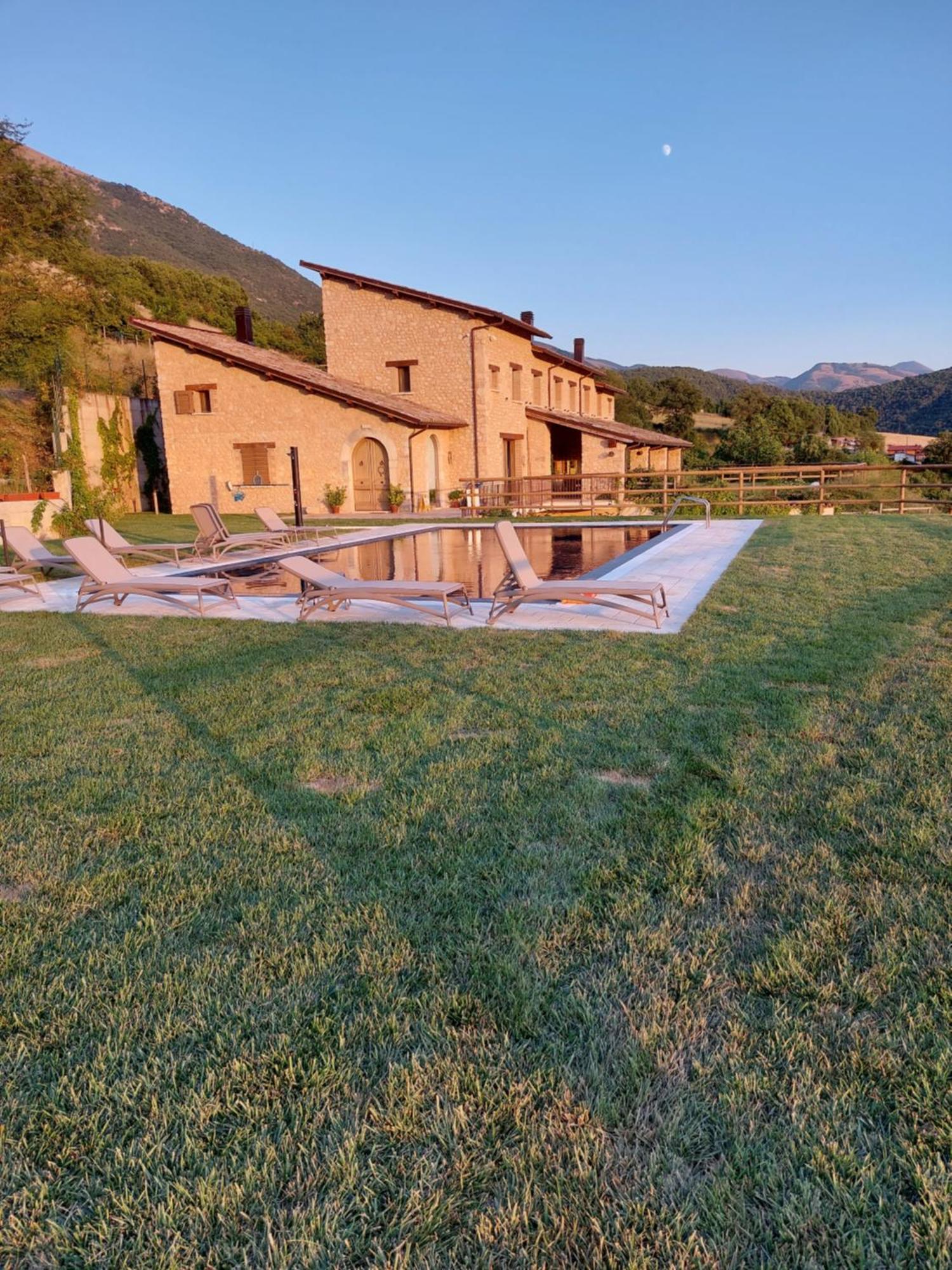 Villa Casale Dei Briganti Norcia Exterior foto